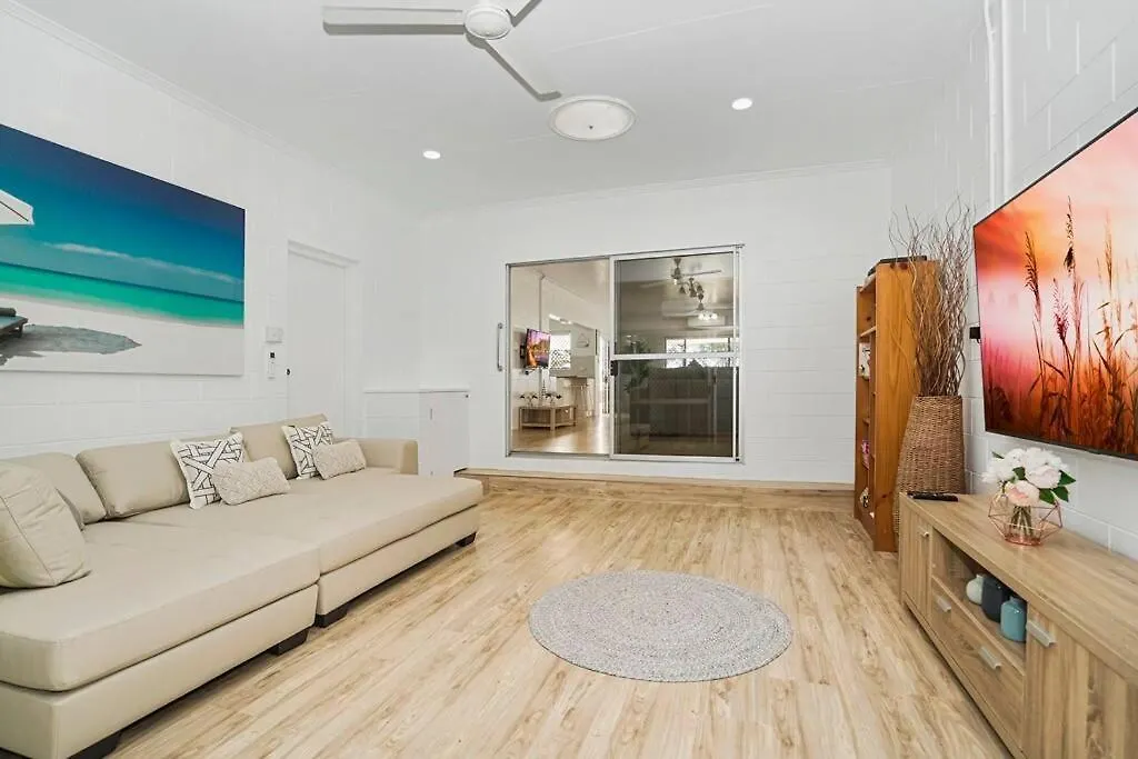 Holiday home Beachfront In Kurrimine! Kurrimine Beach Australia