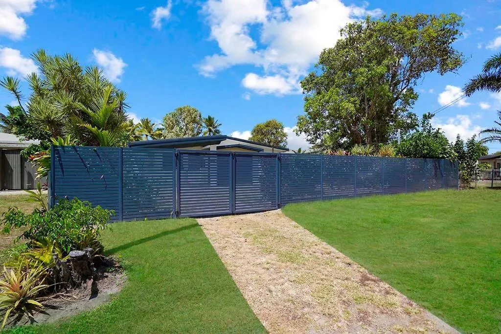 Holiday home Beachfront In Kurrimine! Kurrimine Beach Australia